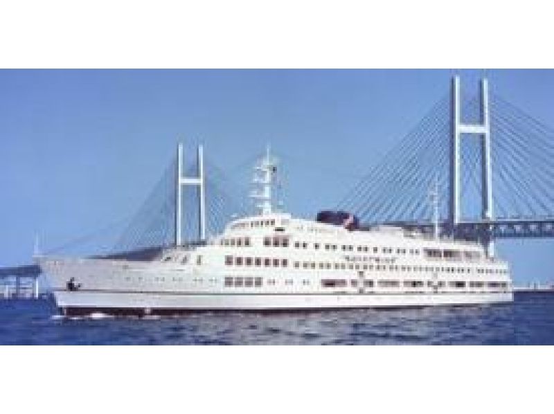 横浜中華街120品食べ放題&スイーツクルーズと横浜マリンタワー展望フロア入場付きの紹介画像