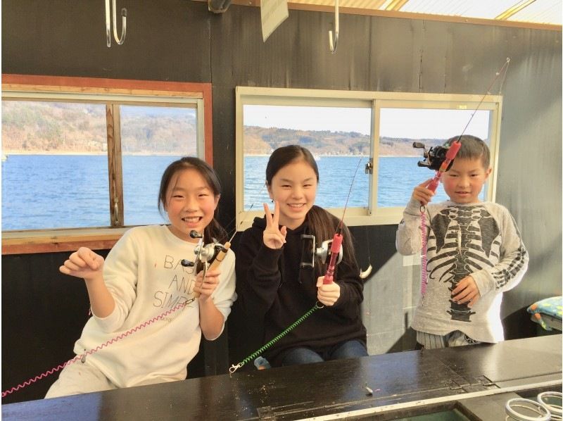 【山梨・山中湖】リーズナブルにわかさぎドーム船を貸切！手ぶらで参加！幼児もペットもOK!の紹介画像