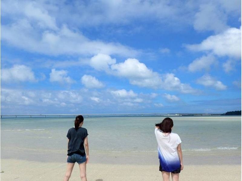 [โอกินาว่า-มิยาโกจิม่า] ตกลงสำหรับผู้เริ่มต้น เดินเล่นทะเลที่ SUP และลงจอดบนหาดทรายขาว! [SUPล่องเรือ]の紹介画像