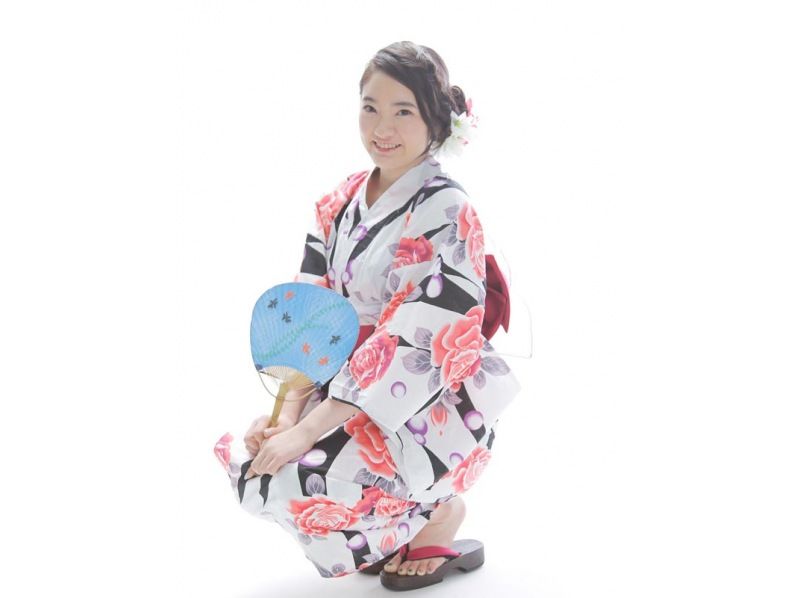 [Tokyo, Shinjuku] Yukata rental "Going out in a women's yukata plan" Includes dressing and hair styling. Just a short walk from Shinjuku 3-chome Station. Come empty-handed!の紹介画像