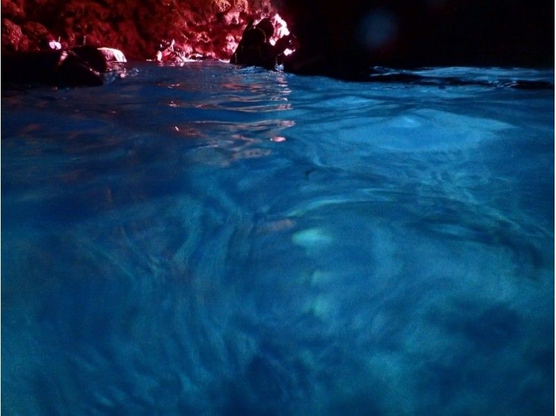 [ 오키나와 · 우루】 패러세일링 & 푸른 동굴 스노클링の紹介画像