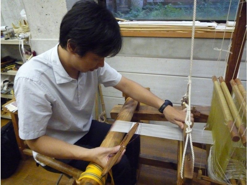 [Kyoto / Kita Ward] Weaving experience (plain weaving / hand weaving) & workshop tour / Experience the best Nishiki traditional fabrics, art and historyの紹介画像