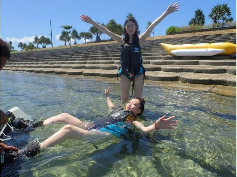 【 โอกินาว่า &middot;เมืองอุรุมะ】เล่น พาราเซลลิ่ง(Parasailing) & Playing ดำผิวน้ำที่คุณกินได้ไม่อั้นの紹介画像