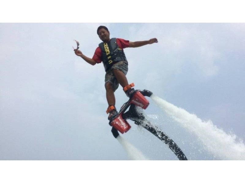 【 โอกินาว่า &middot;เมืองอุรุมะ】เล่น พาราเซลลิ่ง(Parasailing) & Playing ดำผิวน้ำที่คุณกินได้ไม่อั้นの紹介画像