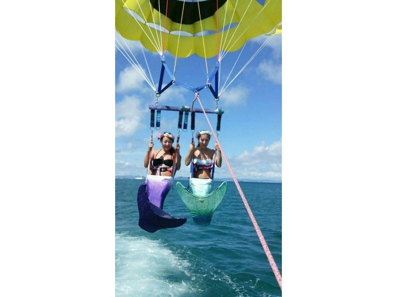 【 โอกินาว่า &middot;เมืองอุรุมะ】เล่น พาราเซลลิ่ง(Parasailing) & Playing ดำผิวน้ำที่คุณกินได้ไม่อั้นの紹介画像