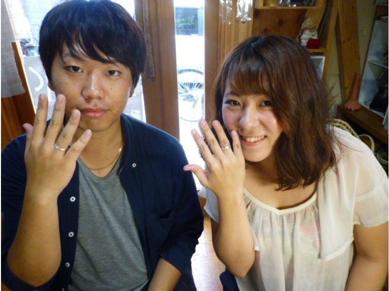 Couple enjoying handmade ring making experience at the "Experience Workshop Gallery Naka Nagai Park Classroom" in Osaka