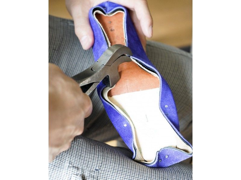 [โตเกียว・ ประสบการณ์ในการทำ Ebisu / รองเท้า] มาสร้างรองเท้ากันเถอะ! ประสบการณ์การผลิตรองเท้าโอเปร่า (ทั้งสี่ครั้ง)の紹介画像