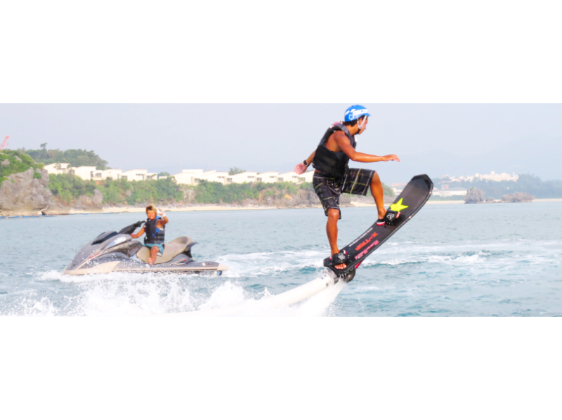 [ Okinawa / Headquarters: Churaumi Wed group Museum near] hoverboard experience and exciting banana snorkelの紹介画像