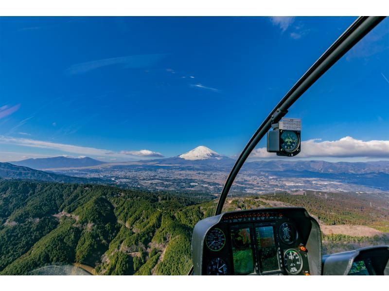 [โตเกียวชินกิบะ! ] (70 นาที) Mt.Fuji Sightseeing-Fly from Tokyo to Mt.Fuji! ชมวิวทิวทัศน์บนเฮลิคอปเตอร์ระดับพรีเมียมの紹介画像