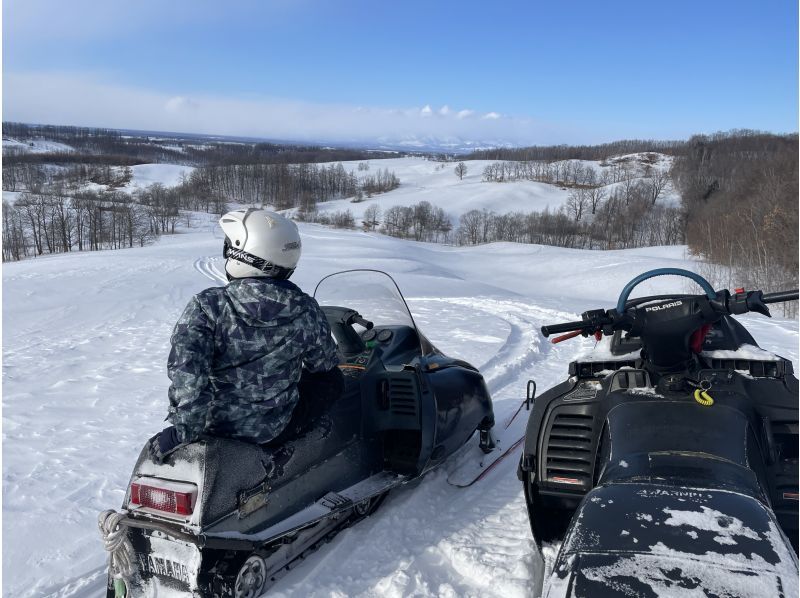 [Hokkaido, Tokachi] Let's run through the ranch like Tokachi! Snowmobile open ride!の紹介画像
