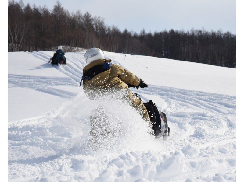 【北海道、十勝】像十勝一樣跑過牧場吧！雪地摩托公開騎行！の紹介画像