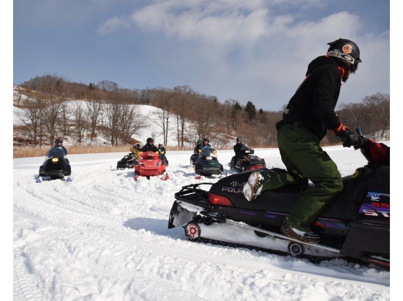 [Hokkaido, Tokachi] Let's run through the ranch like Tokachi! Snowmobile open ride!の紹介画像