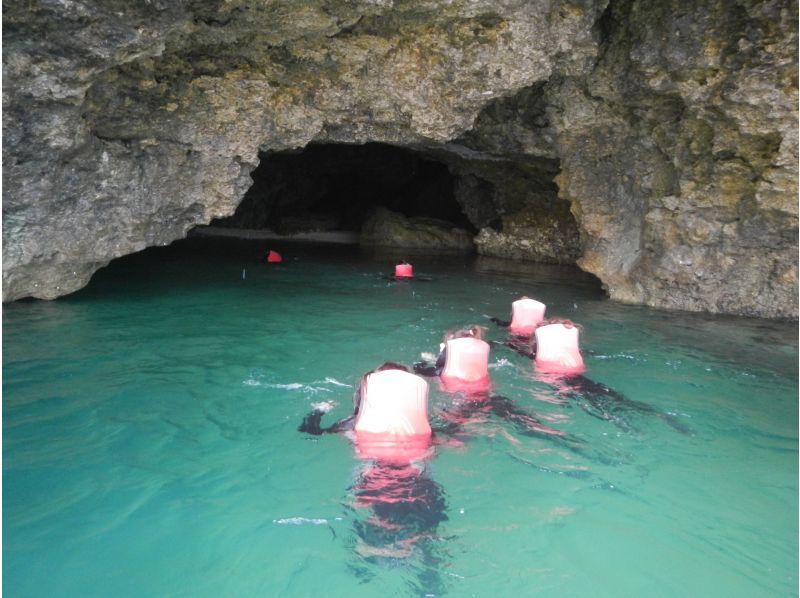 【沖縄・石垣島】青の洞窟と美ら海シュノーケリング体験！１時間半のお気軽コース！【１歳から参加可能】の紹介画像