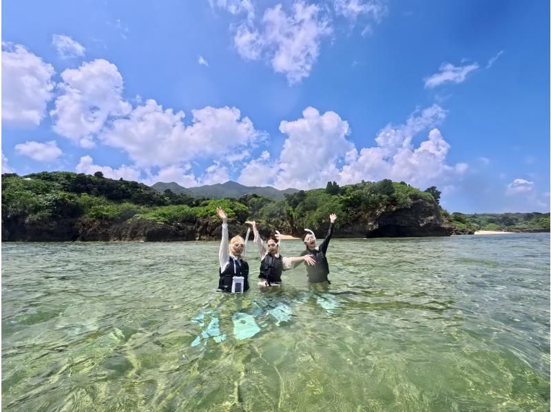 [Ishigaki Island] Blue Cave and Sea Turtle Snorkeling ★ Same-day reservations OK & Beginners Welcome ♪ Easy 1.5 hour course! High chance of encountering sea turtles and Nemo ◎ Free photos + equipment!の紹介画像