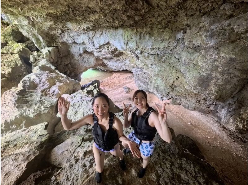 【石垣島】青の洞窟アドベンチャー探検と高遭遇ウミガメシュノーケリング★当日予約OK＆初心者大歓迎♪１時間半のお気軽コース！写真＋器材無料！の紹介画像