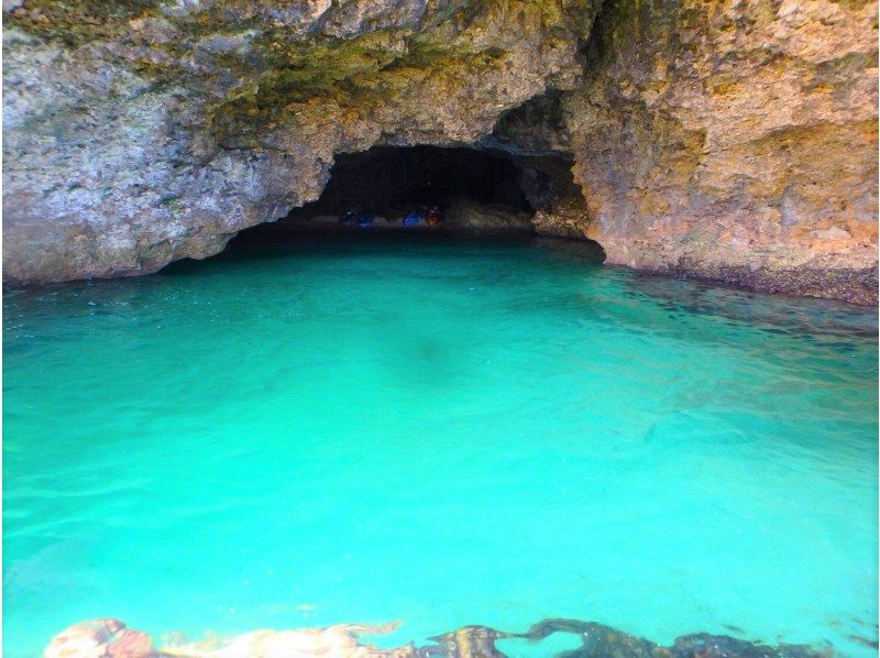【沖縄・石垣島】当日予約＆初心者大歓迎♪青の洞窟とウミガメシュノーケリング！１時間半のお気軽コース！高遭遇ウミガメやニモも◎写真＋器材無料！の紹介画像