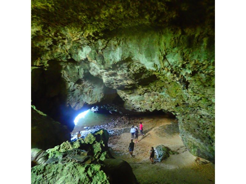 [Okinawa, Ishigaki Island] Blue Cave and sea turtle snorkeling! A casual 1.5 hour course! [Same day reservations welcome]の紹介画像