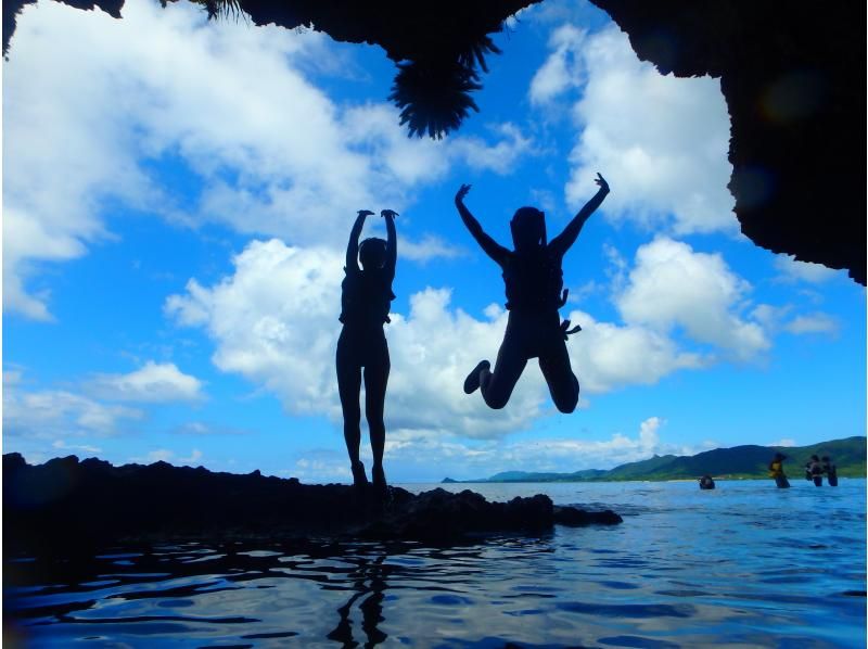 [Okinawa, Ishigaki Island] Blue Cave and sea turtle snorkeling! A casual 1.5 hour course! [Same day reservations welcome]の紹介画像