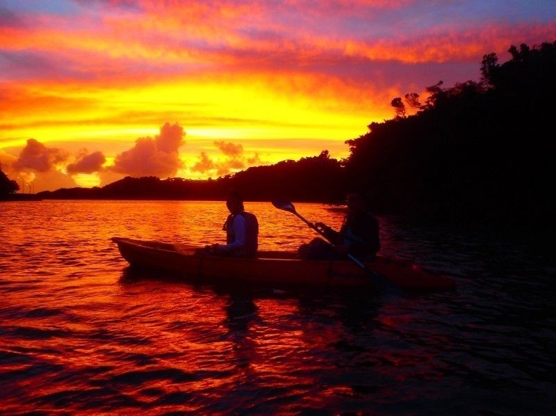 当日予約OK！【沖縄/嘉手納】水平線に沈む夕日を追いかける気分。サンセットカヤックツアー！の紹介画像