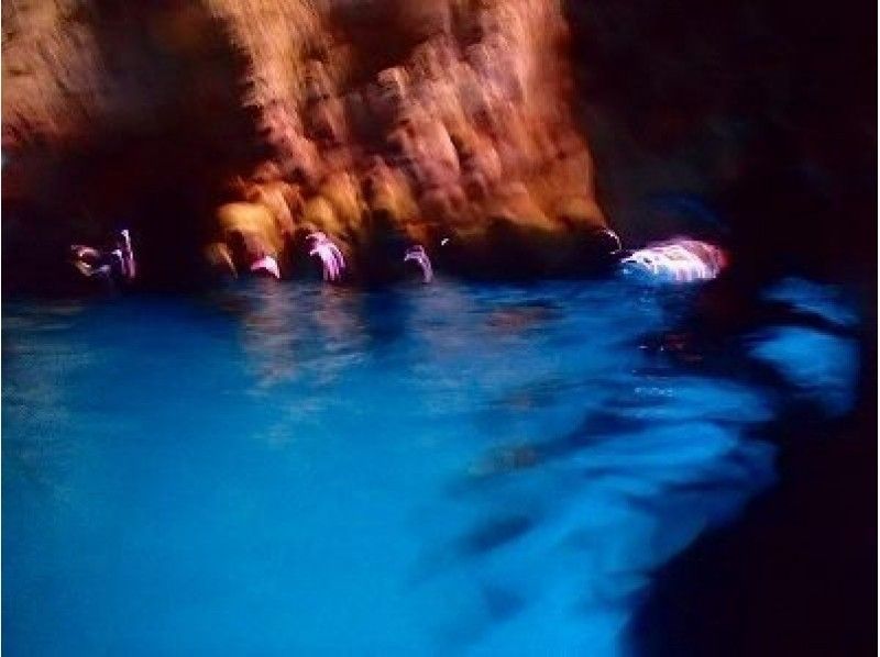 [沖縄·北谷商店] [私人]海灘上的藍色洞穴浮潛♬紀念照片，餵養體驗服務の紹介画像