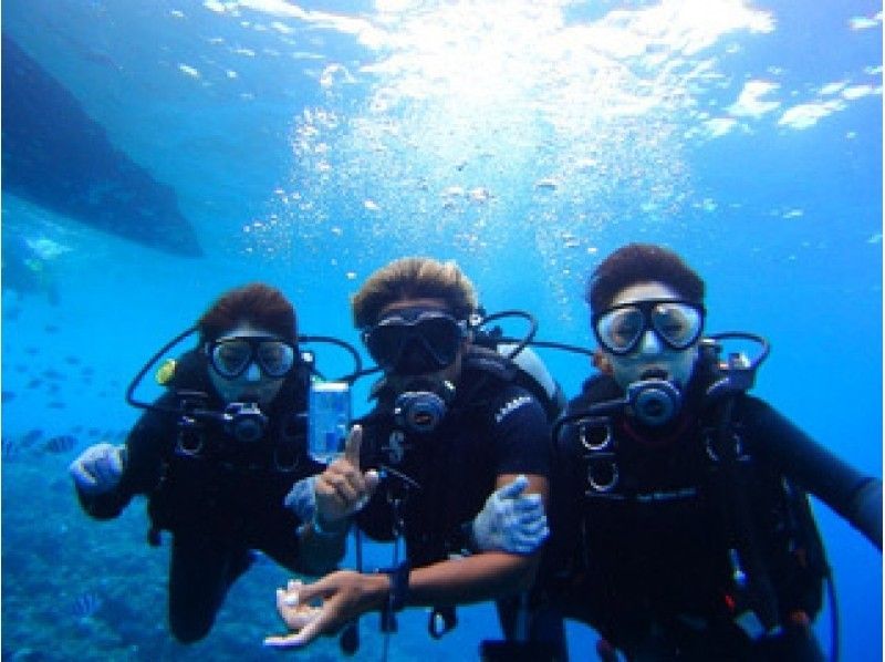 ☆An environmentally friendly diving shop certified by international standards☆ [Enjoy the sea of ​​Onna Village in half a day! ! ] Enjoy snorkeling and trial diving at the coral reefの紹介画像