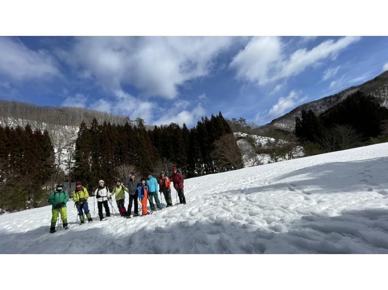 [Kyoto-Shiga Prefecture border] First attempt at climbing a snowy mountain: A hidden area in Kansai! Snow hike to the top of Ashiu and Mikuni Pass (stew lunch included!)の紹介画像