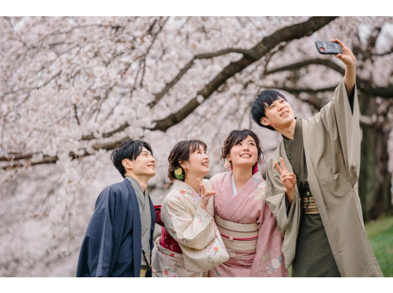 [Kyoto/Gojo] Kyoto one-day sightseeing/winter sightseeing/cherry blossom viewing in kimono/yukata "Kimono/yukata rental for men and women couples" Recommended for couplesの紹介画像