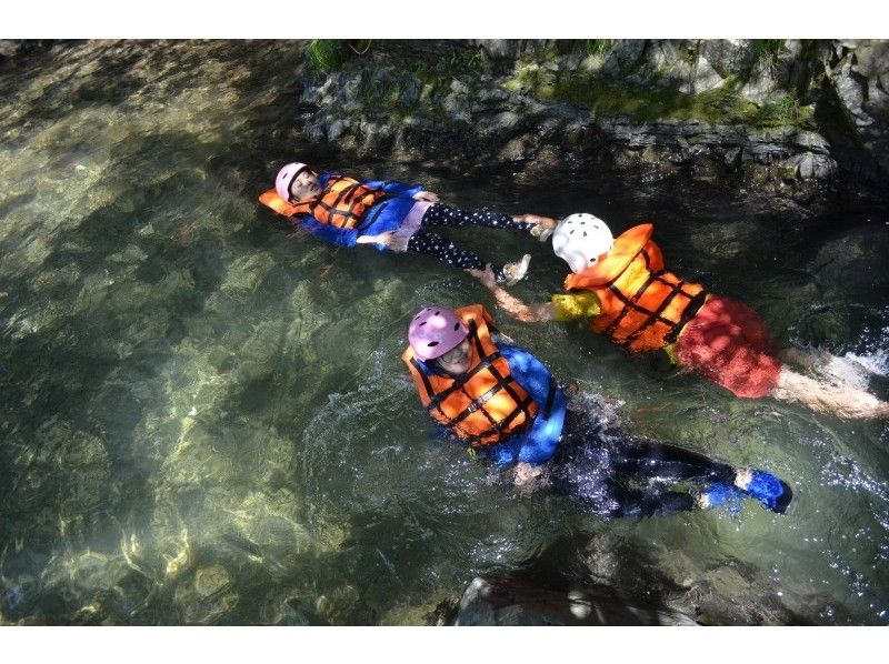 [熊本/熊马河]日本三大急流之一！熊河漂流体验（带烧烤：1天课程）の紹介画像
