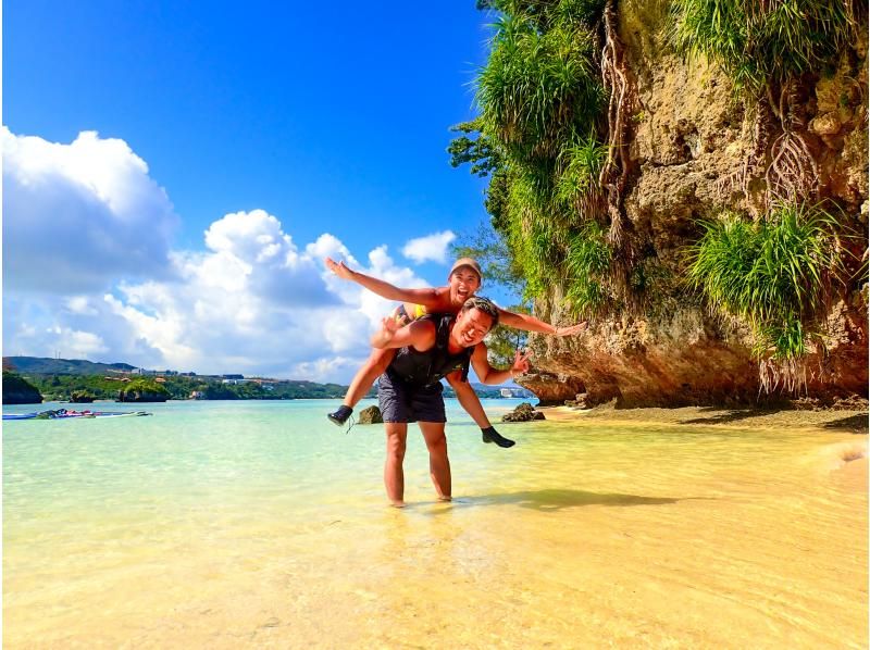 [Okinawa, Onna Village] SUP & Snorkeling "Adventure to a deserted island!" Beginners are safe (Over 1,500 people guided last year / Free photos and video data)の紹介画像