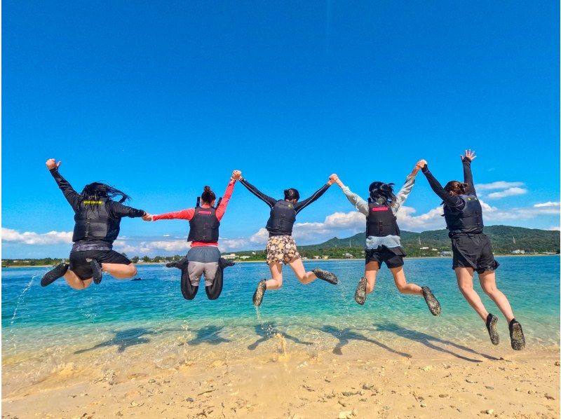 [Okinawa, Onna Village] SUP & Snorkeling "Adventure to a deserted island!" Beginners are safe (Over 1,500 people guided last year / Free photos and video data)の紹介画像