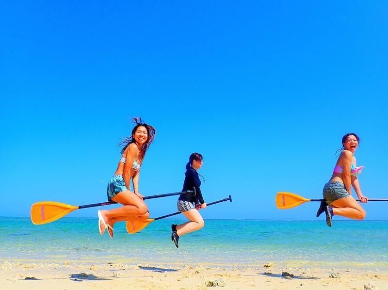 [Okinawa, Onna Village] SUP & Snorkeling "Adventure to a deserted island!" Beginners are safe (Over 1,500 people guided last year / Free photos and video data)の紹介画像