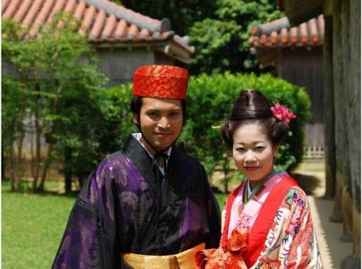 Okinawa Naha] Stroll around the world heritage wearing Okinawa