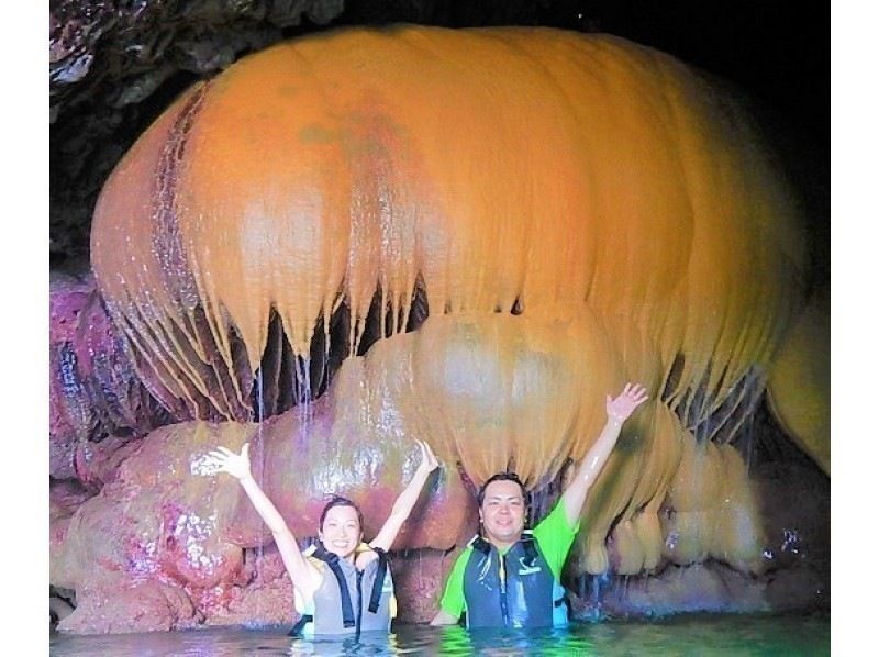 If you get lost in Miyakojima, this is it! Spend a special time with sea turtles ♡ Close encounter rate of 100% snorkeling & kayaking to the mysterious blue cave! Cave exploration with free photos and videosの紹介画像