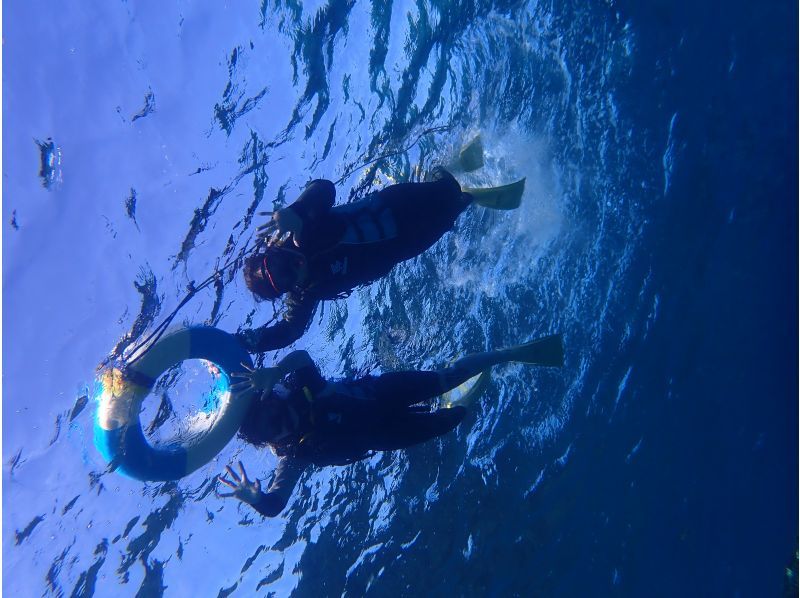 If you get lost in Miyakojima, this is it! Spend a special time with sea turtles ♡ Close encounter rate of 100% snorkeling & kayaking to the mysterious blue cave! Cave exploration with free photos and videosの紹介画像
