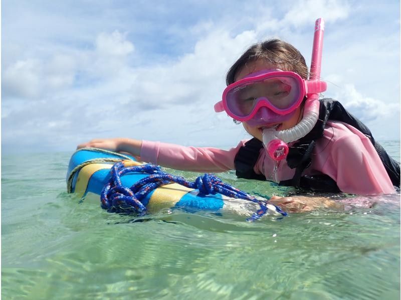 If you get lost in Miyakojima, this is it! Spend a special time with sea turtles ♡ Close encounter rate of 100% snorkeling & kayaking to the mysterious blue cave! Cave exploration with free photos and videosの紹介画像