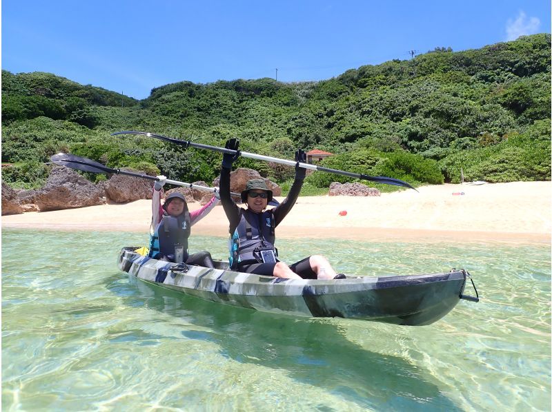 If you get lost in Miyakojima, this is it! Spend a special time with sea turtles ♡ Close encounter rate of 100% snorkeling & kayaking to the mysterious blue cave! Cave exploration with free photos and videosの紹介画像