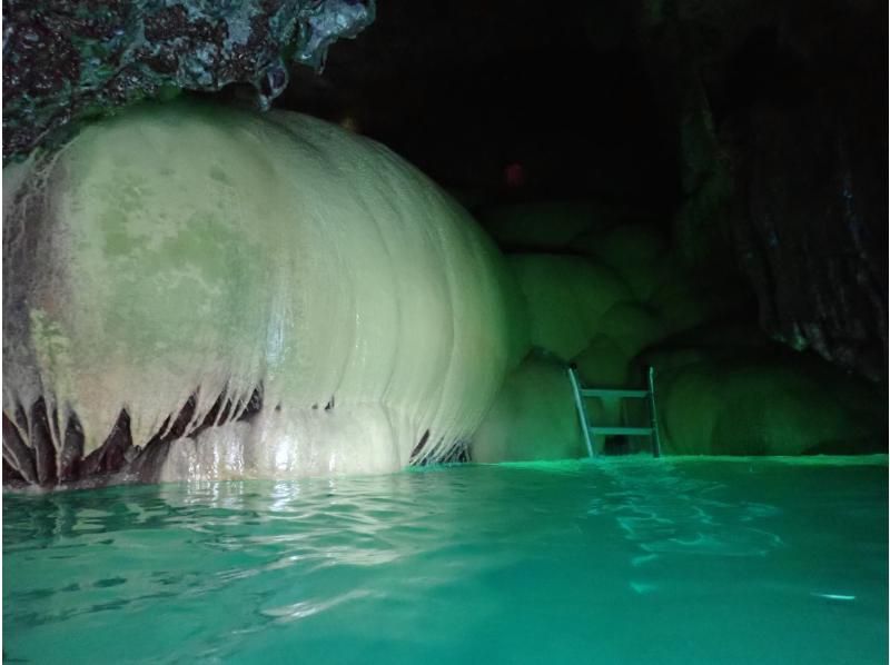 [Okinawa/Miyakojima] Spring sale underway! A cave with a spectacular view! Explore limestone caves by sea kayaking to Pumpkin Hole! A certified shop affiliated with the Kayak Association! !の紹介画像