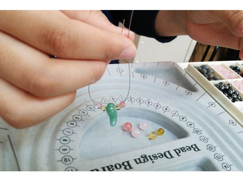 【島根・松江】神話の息づく街の「伝統美観地区」で　天然石の勾玉アクセサリー作り～　初心者・お子様歓迎　の紹介画像