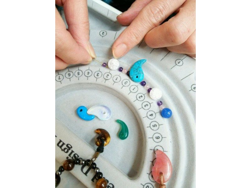 【島根・松江】神話の息づく街の「伝統美観地区」で　天然石の勾玉アクセサリー作り～　初心者・お子様歓迎　の紹介画像