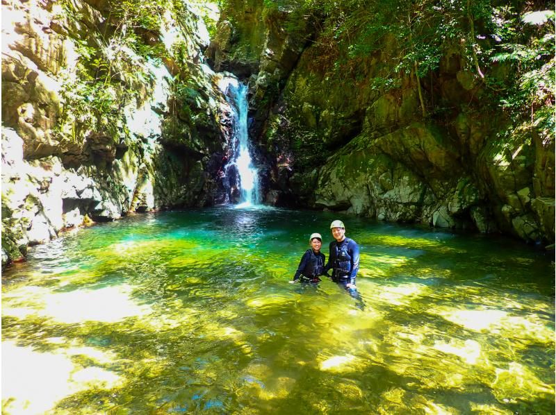 [沖繩 Yanbaru] Unexploded Yanbaru 淋浴攀登 & 溪降 Zip slide & natural water slider (with photo and video shooting service)の紹介画像