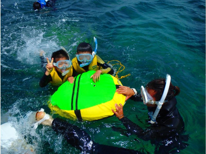 [Okinawa Chatan] popular active 3 tube & snorkel plan [30 minutes, towing tube]の紹介画像