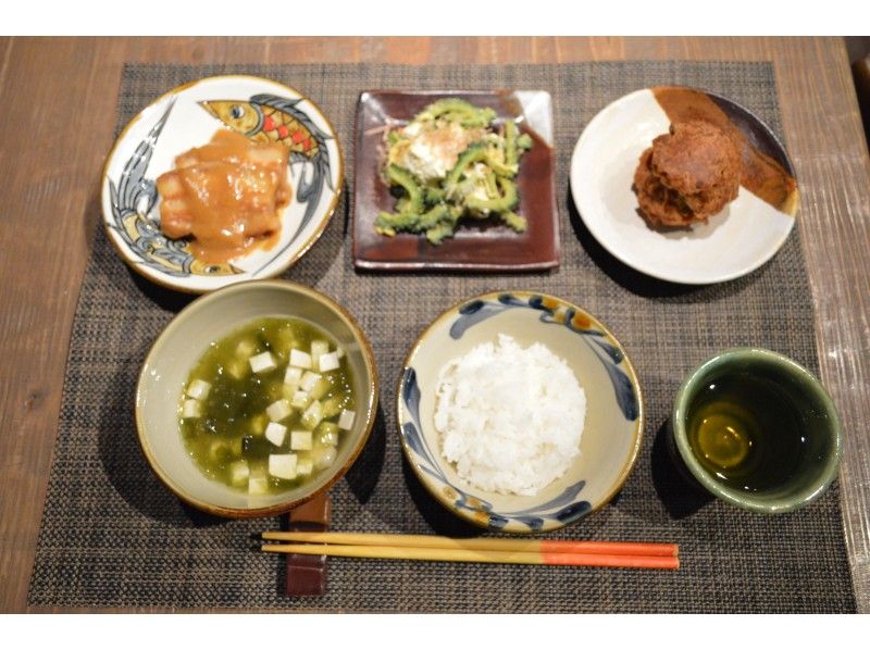 [오키나와·나하】오키나와의 장수 음식 문화를 배우자!오키나와요리 체험 및 시장 걷기 투어の紹介画像