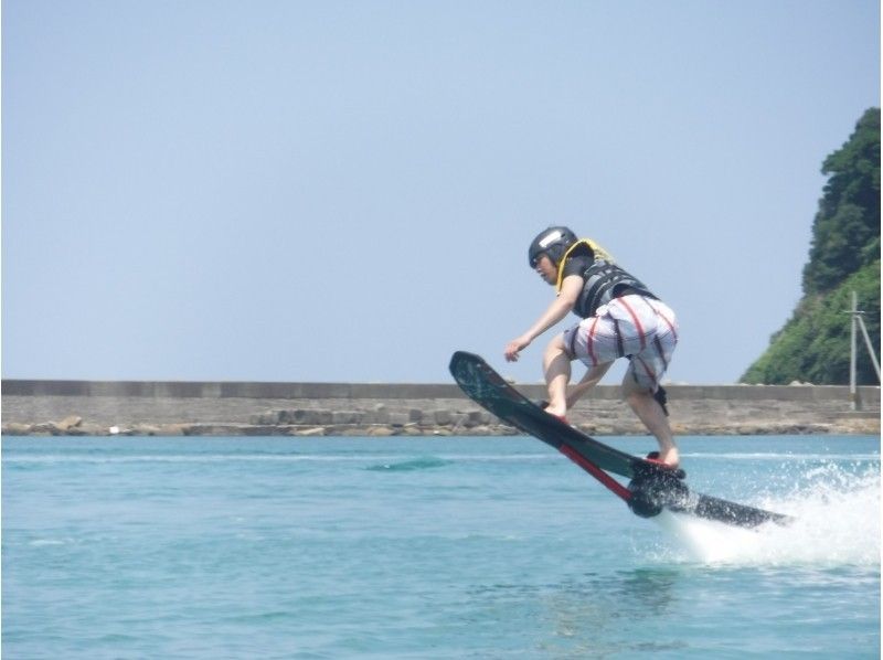 【Hyogo · Toyooka】 For experienced people! Flying surfing hover board (10 minutes)の紹介画像