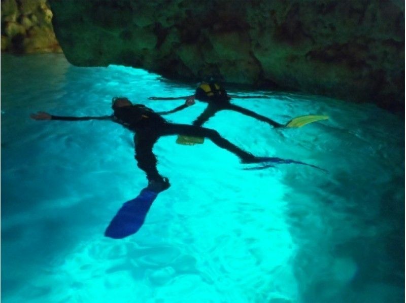 [沖繩洞穴潛水藍] 1組包機遊！ 三在攝影和三過程中的視頻數據與免費的禮物♪の紹介画像