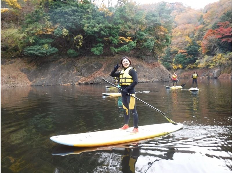 【竜神サップ】茨城県北自然遺産、竜神渓谷の自然美とダイナミックな竜神バンジーを湖面から楽しむ自然体験サップツアー【初心者～・初期講習あり】の紹介画像