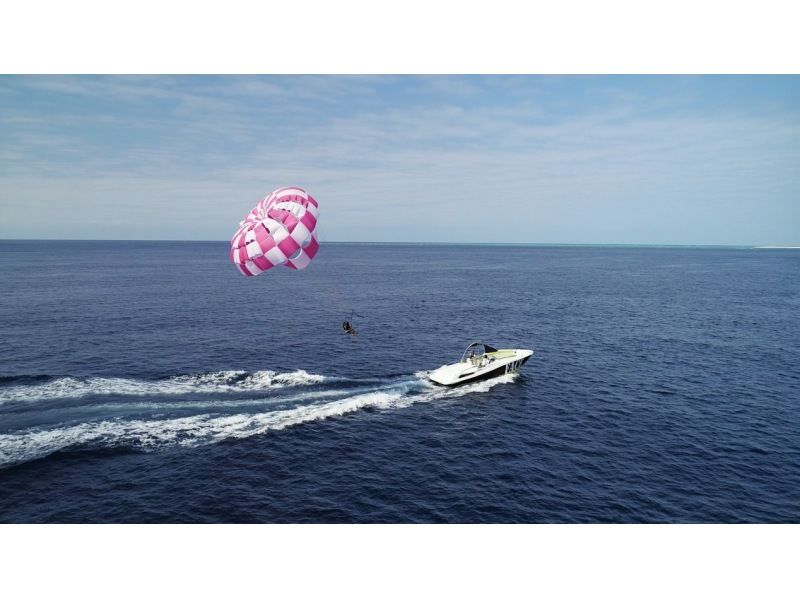 Parasailing with a Spectacular View from Naha [Free GoPro Camera Rental Included]の紹介画像