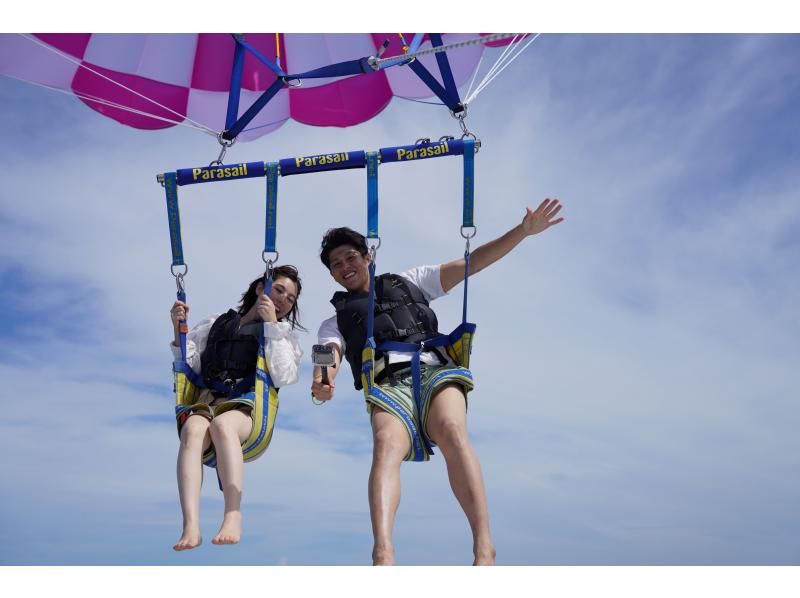 【那覇発 Gopro無料レンタル付き】☆新型ボートで行く安心・安全・清潔☆ 絶景パラセーリングの紹介画像