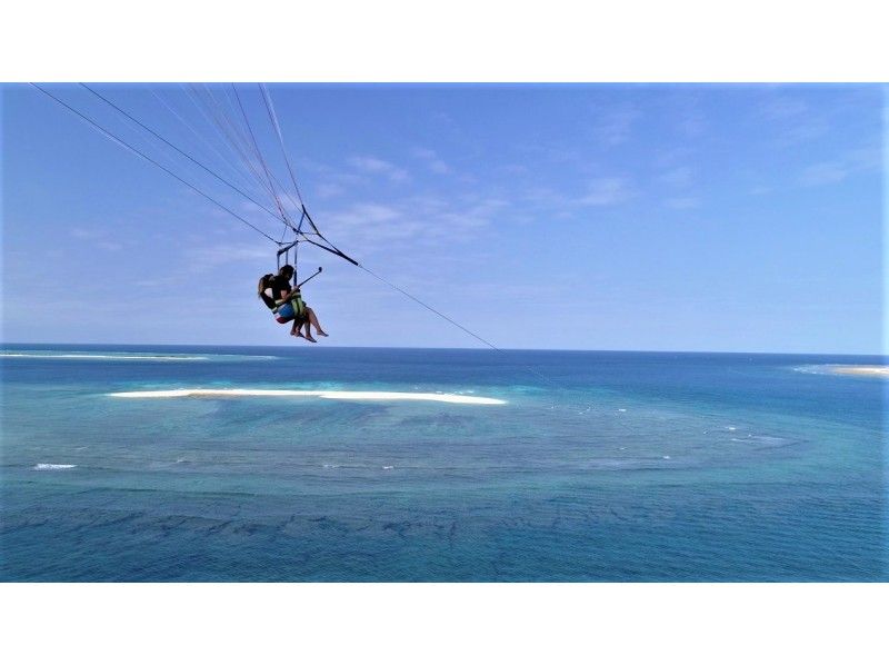 那霸出发的壮观滑翔伞活动 [免费租赁 GoPro 相机]の紹介画像