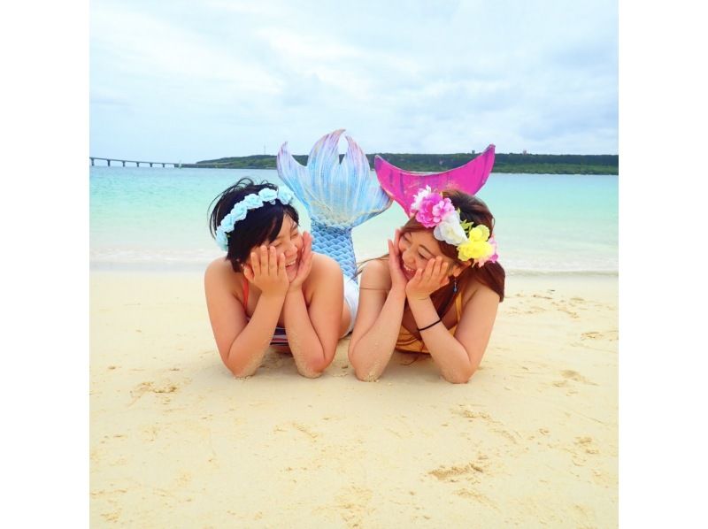 [沖繩宮古島]春季促銷舉行！在美麗的秘密海灘拍攝美人魚照片♬ 您可以選擇兩套套裝！還可以選擇可愛的花冠♡の紹介画像