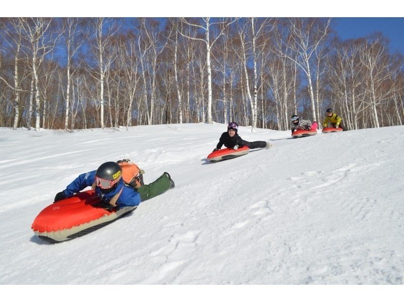 群馬・水上「Kappa CLUB」　Air Board体験を楽しむ人々　Winter Sports